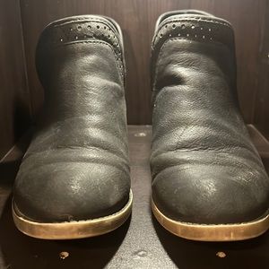 Black booties/boots
